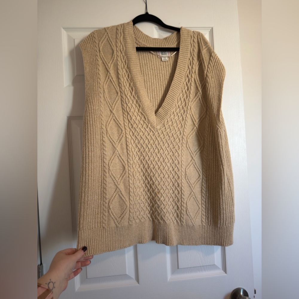 Women's Cable Knit Sweater Vest - Tan